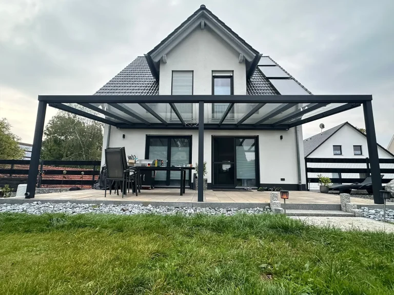 Terrassenüberdachung in Oberottmarshausen mit Markise