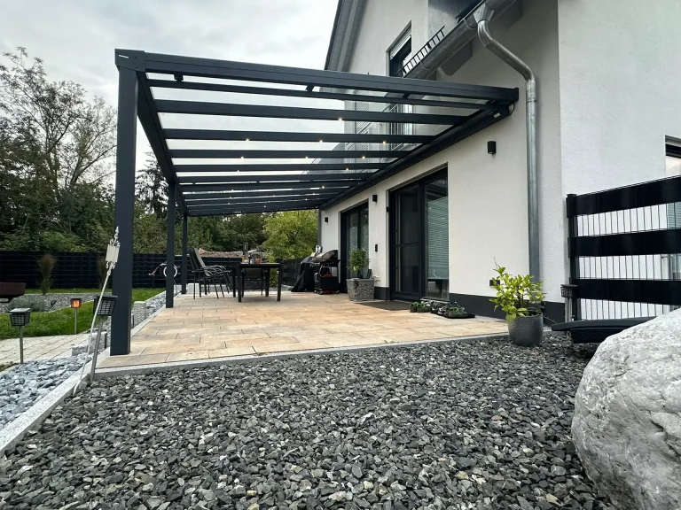 Terrassenüberdachung aus Aluminium mit Glasdach Oberottmarshausen
