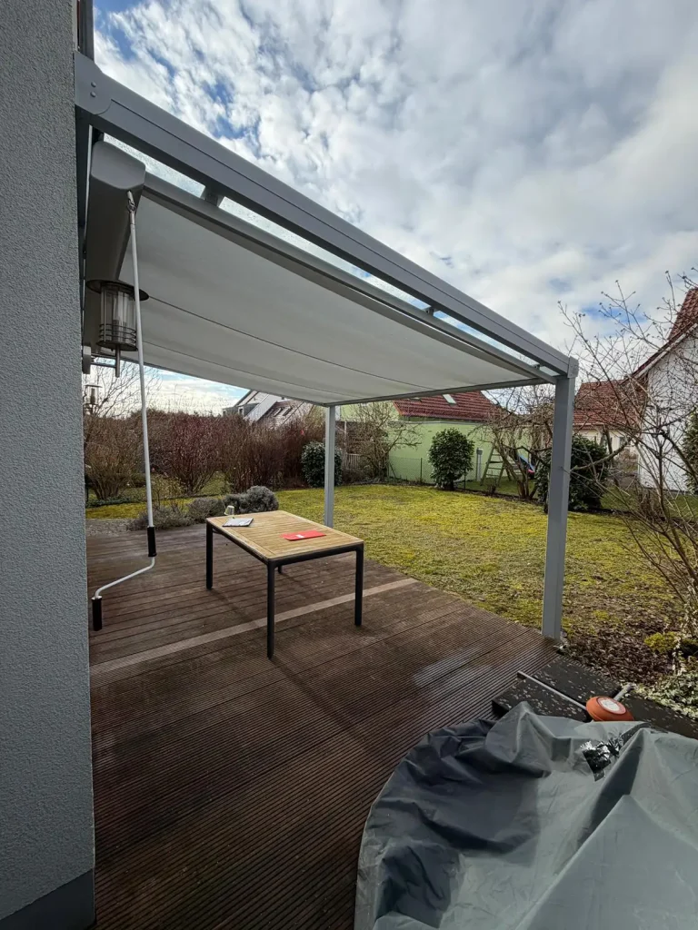 Terrassenüberdachung Donauwörth Silber RAL 9006S mit Glasdach