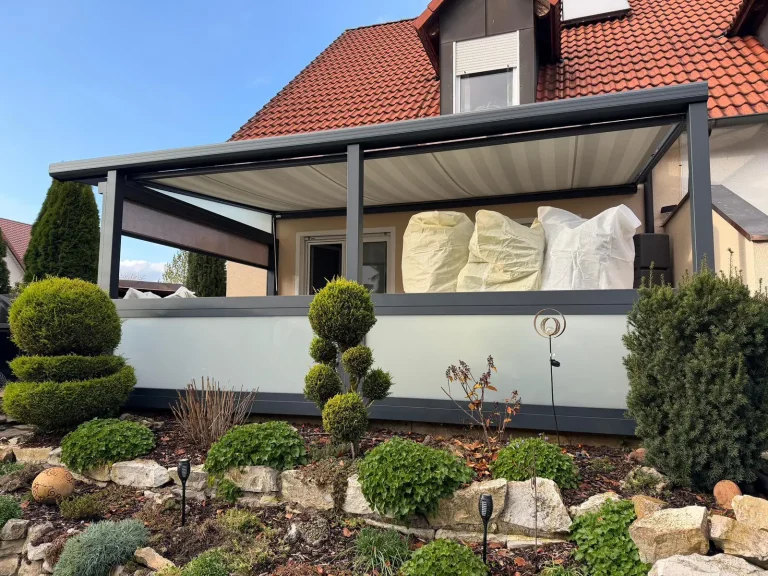 Terrassenüberdachung aus Glas und Aluminium in Asbach Bäumenheim