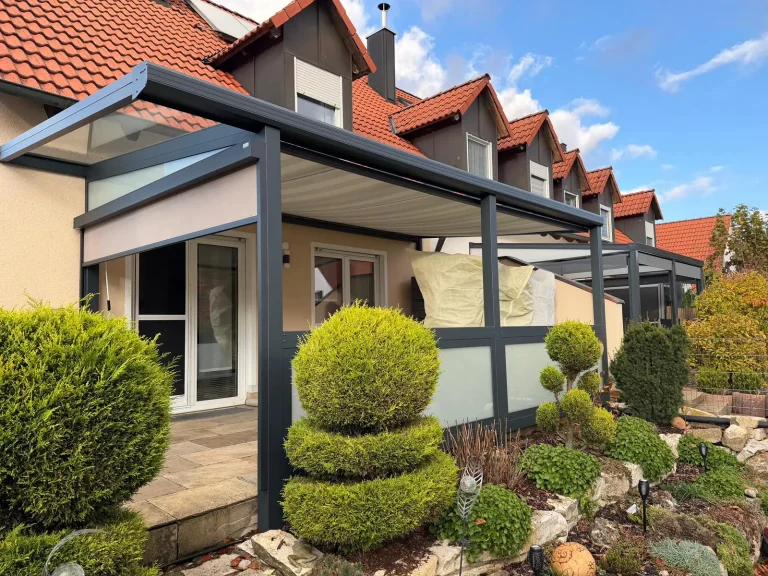 Terrassenüberdachung aus Glas und Aluminium in Asbach Bäumenheim