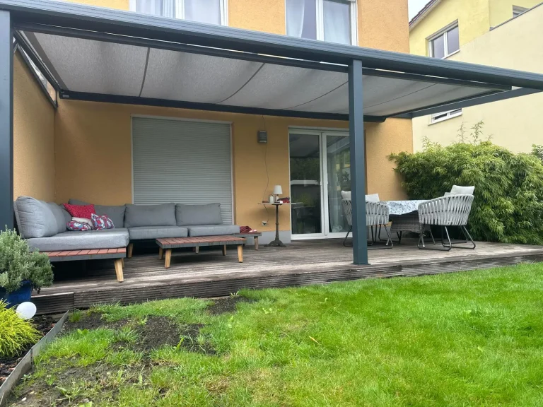 Aluminium Terrassenüberdachung mit Unterdachmarkise