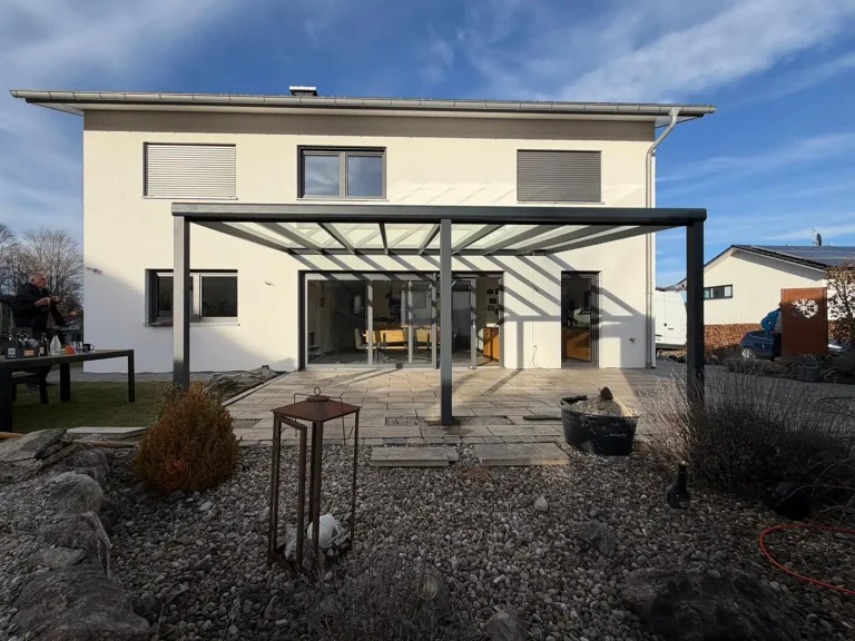 Terrassenüberdachung aus Aluminium in Anthrazit in Obergünzburg Allgäu